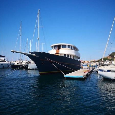Classic Yacht Yanika Yachting Watersport Ets Villaputzu Exterior foto