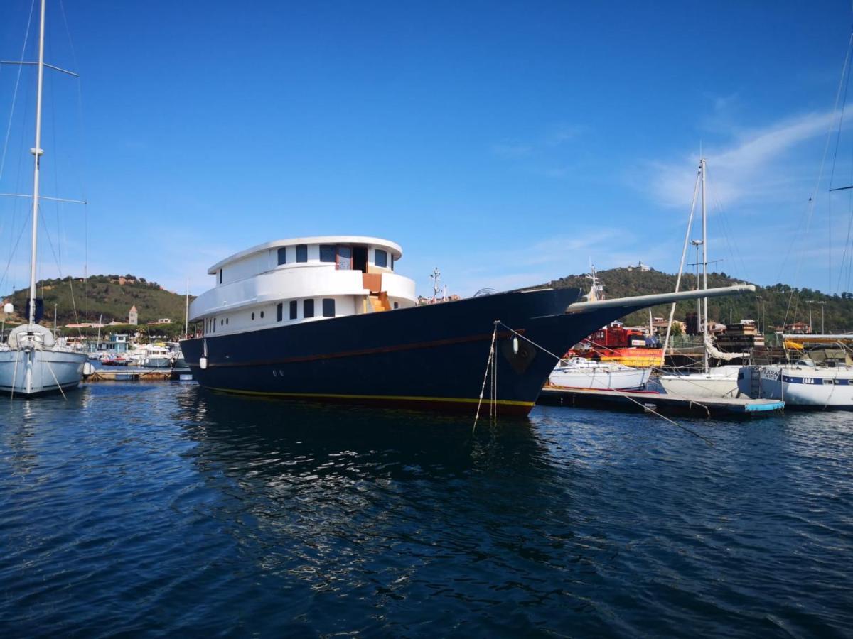 Classic Yacht Yanika Yachting Watersport Ets Villaputzu Exterior foto