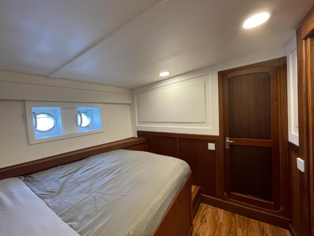 Classic Yacht Yanika Yachting Watersport Ets Villaputzu Exterior foto